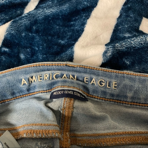 AEO🦅 Distressed Light Wash Jegging - Picture 3 of 5